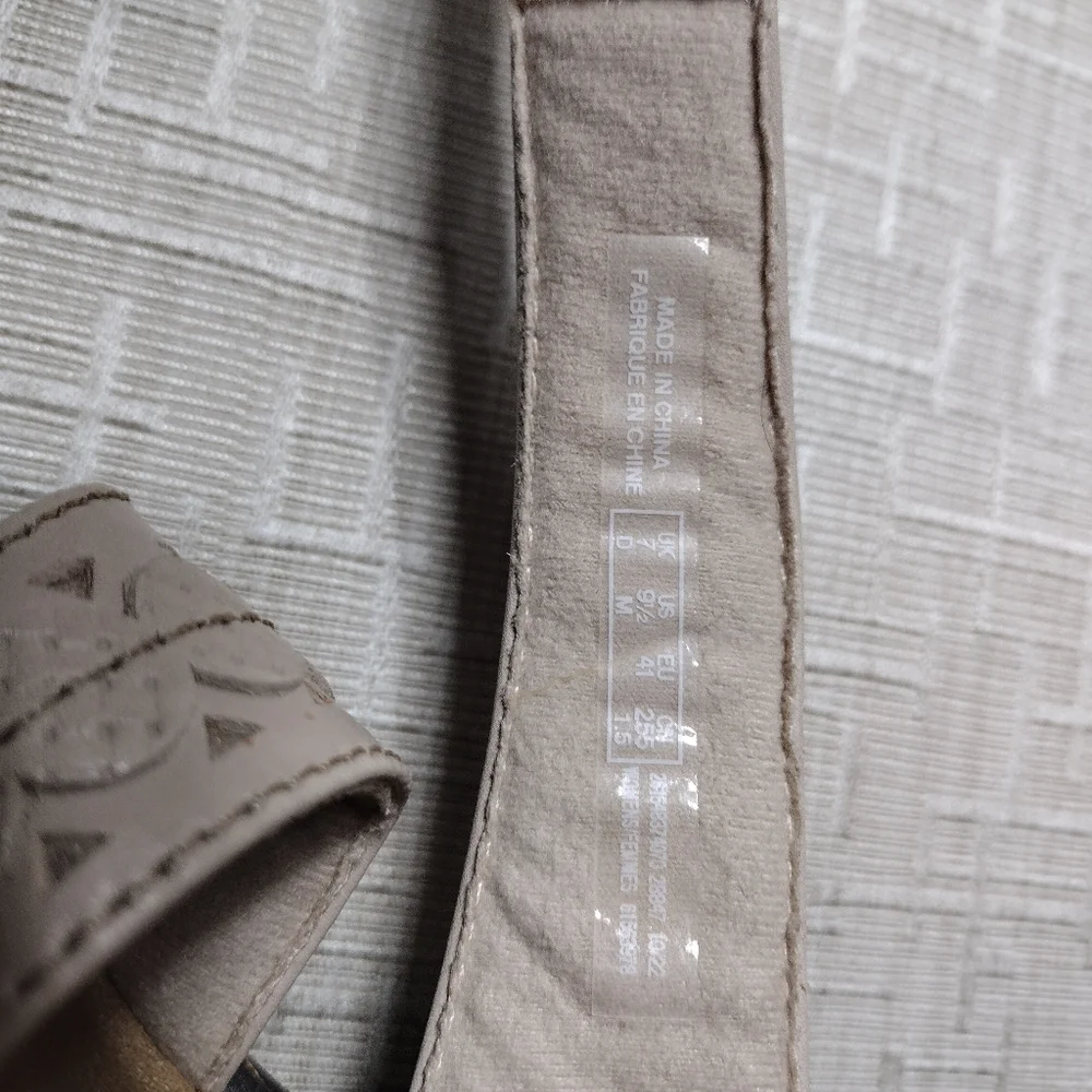 Clarks Laurieann Cove in Sand Leather 9.5 Adjustable Straps Ultimate Comfort - Picture 6 of 6